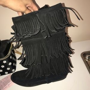 Minnetonka fringe shoes